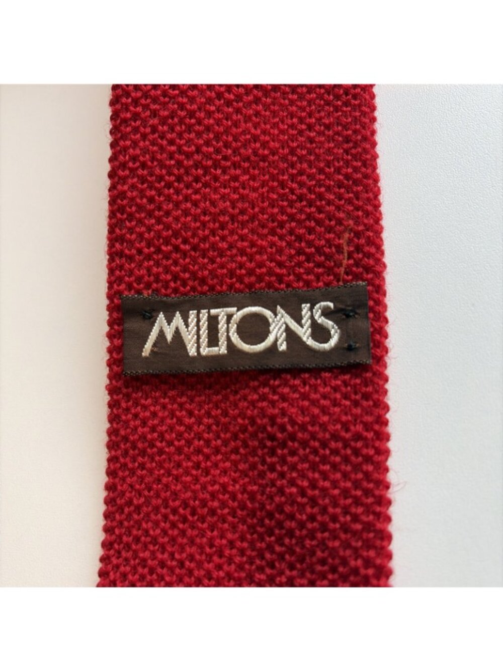 Vintage Miltons Men's 100% Virgin Wool Necktie Tie Red Narrow Square Classic - Picture 5 of 6